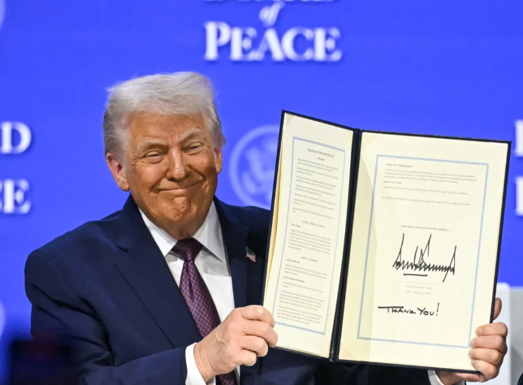 trump symvoulio eirinis