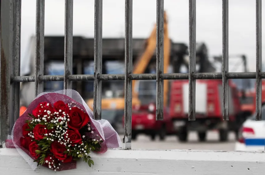  Τρίκαλα: Συγκέντρωση για την τραγωδία στην “Βιολάντα”-“Όχι άλλοι νεκροί εργάτες στο βωμό του κέρδους”