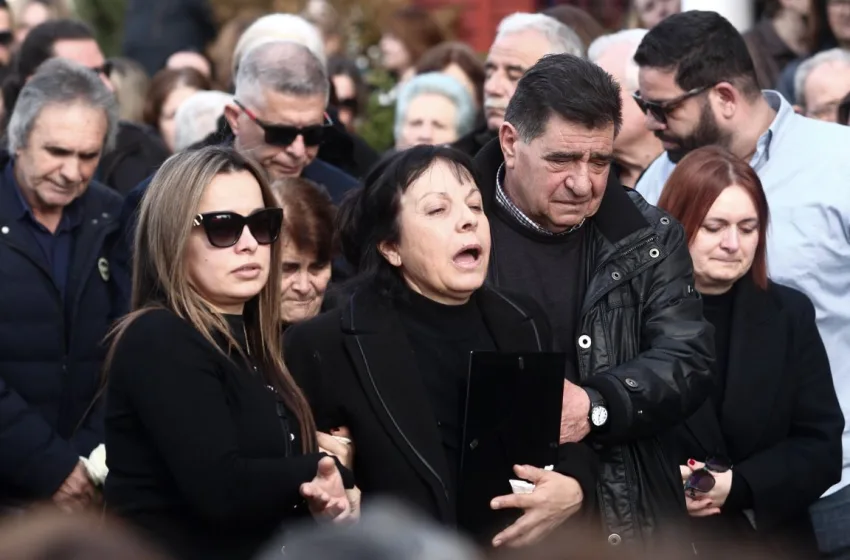  “Βιολάντα”: Θρήνος στην κηδεία της Ελένης Κατσαρού-Ζητούν δικαιοσύνη οι συγγενείς