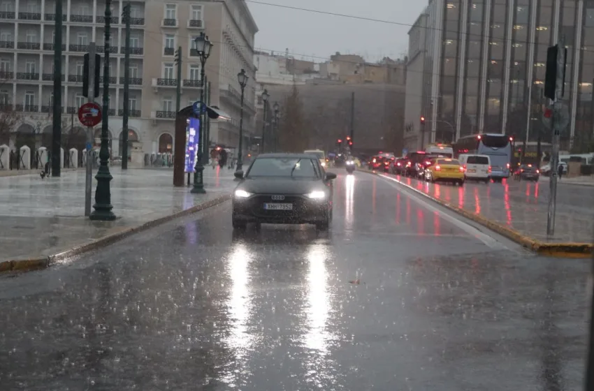  Καιρός: Ισχυρές καταιγίδες στην Αττική-Έντονα φαινόμενα στα νότια