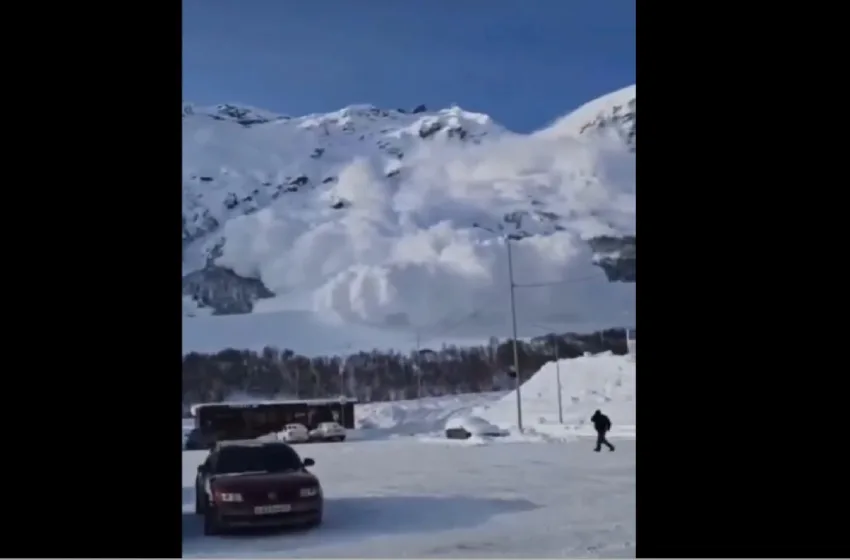  Ρωσία: Τεράστια χιονοστιβάδα έπληξε χιονοδρομικό κέντρο (vid)