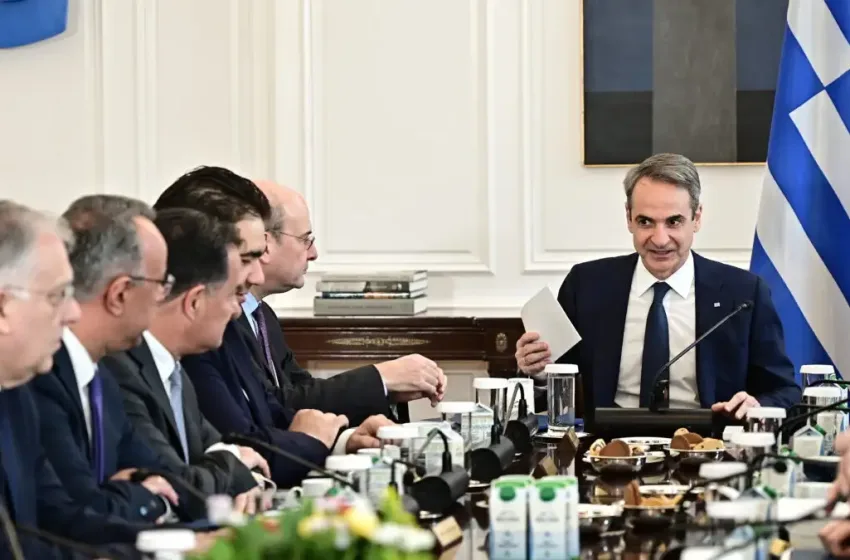  Πρόθυμοι και απρόθυμοι υπουργοί και η “αιχμή” Δένδια