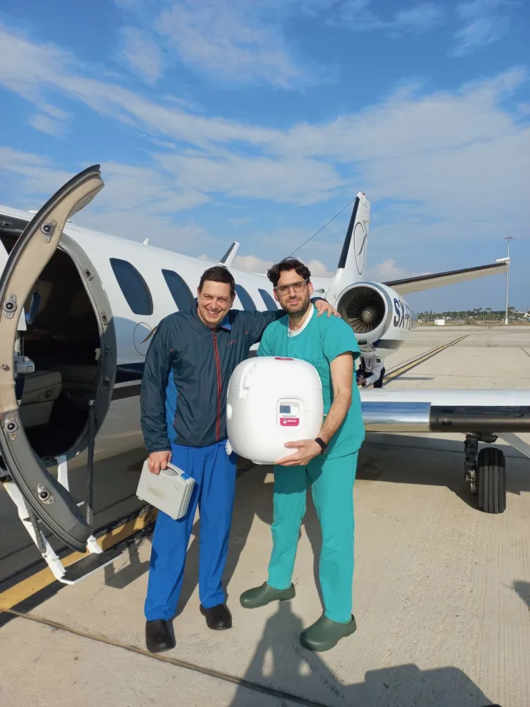 Ωνάσειο: Εποχή υψηλής τεχνολογίας στις μεταμοσχεύσεις καρδιάς – Η νέα συσκευή που "νικά" το χρόνο 2 ΩΝ Φωτογραφία συσκευής μεταφοράς καρδιακού μοσχεύματος