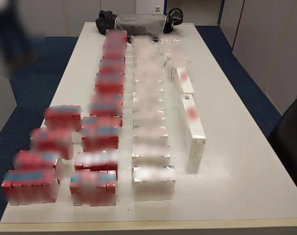 Συλλήψεις για λαθραία καπνικά σε "Ελευθέριο Βενιζέλο" και "Κολωνό" 4 0 2 4