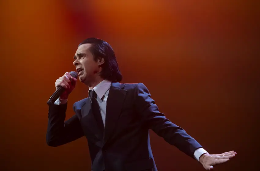  Ο Νικ Κέιβ υπερασπίζεται τον Βιμ Βέντερς για τη δήλωση περί κινηματογράφου και πολιτικής