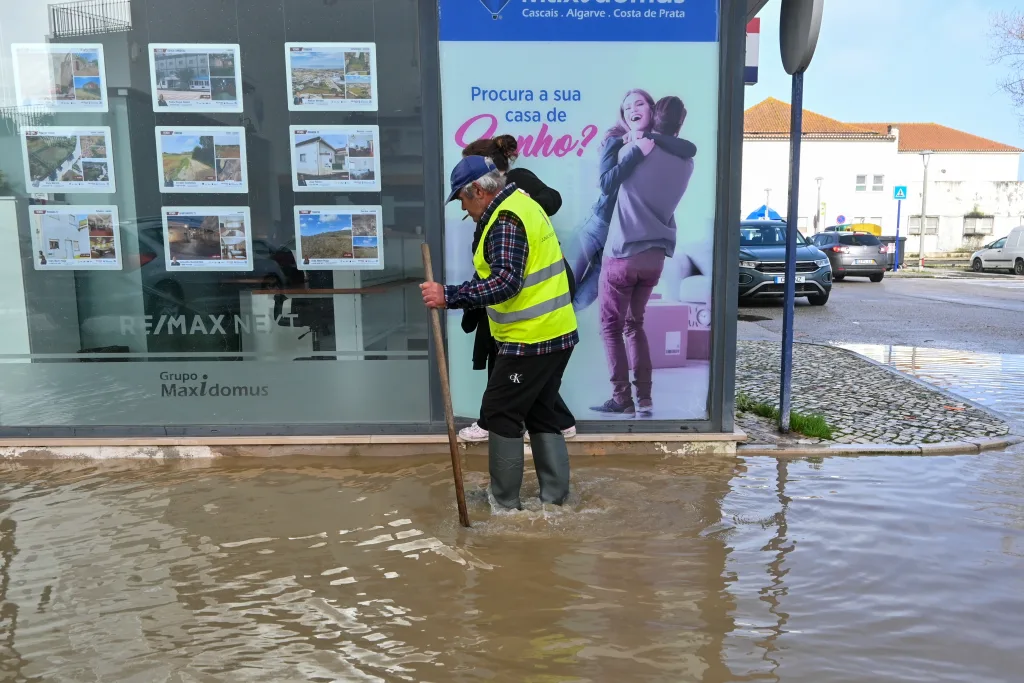 Συναγερμός σε Ισπανία-Πορτογαλία για νέο κύμα κακοκαιρίας μετά την καταιγίδα Λεονάρντο 3 31392250