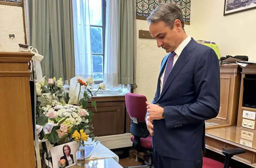  Τίμησε τη μνήμη της Αντιγόνης Πανέλλη ο Μητσοτάκης – Άφησε λουλούδι στο γραφείο της