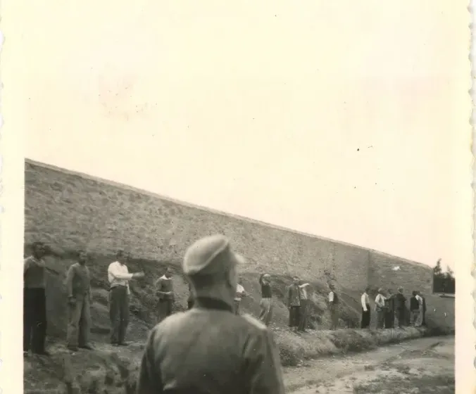  Αποσύρθηκαν οι φωτογραφίες με τους εκτελεσμένους Κομμουνιστές από το ebay
