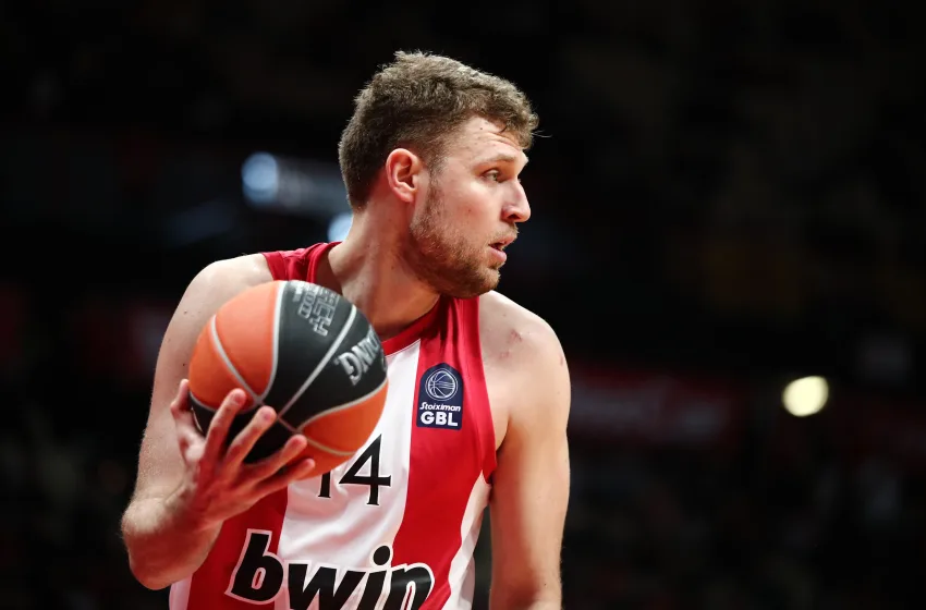  Πρόστιμο 10.000 ευρώ στον Βεζένκοβ για την επίθεση στον Πετρόπουλο