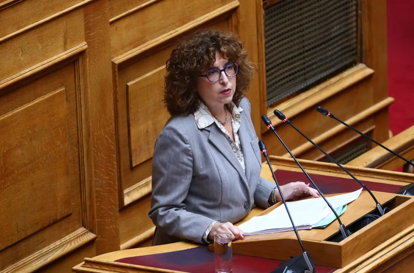  Καραγεωργοπούλου: Νέες αιχμές για την Κωνσταντοπούλου- Τώρα διαβάζω την “Ιθάκη” του Τσίπρα