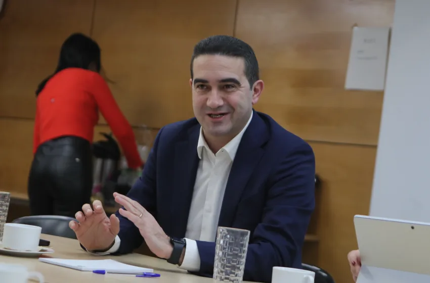  Κατρίνης: Μη ανεκτό να συναγελάζονται στελέχη μας σε συνδικάτα και επιμελητήρια με τη ΝΔ