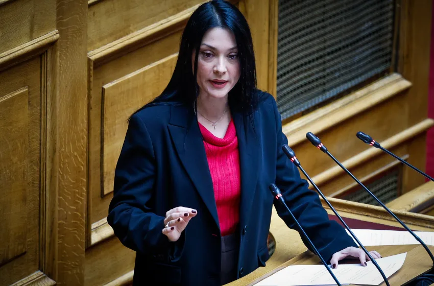  Γιαννακοπούλου σε Ανδρουλάκη για εκλογή συνέδρων: Αντικαταστατικό, πάρτο πίσω- Δημιουργεί προβλήματα στη βάση