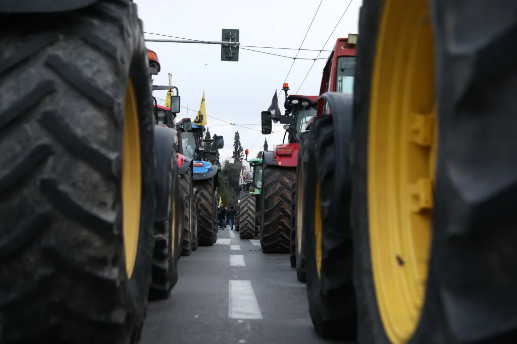 Δυναμικό αγροτικό συλλαλητήριο με τρακτέρ στην Αθήνα- Θα διανυκτερεύσουν στο Σύνταγμα- Αιτήματα, δηλώσεις (εικόνες, vid) 15 6850517