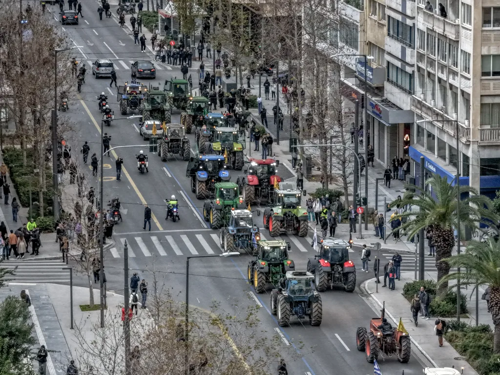 Δυναμικό αγροτικό συλλαλητήριο με τρακτέρ στην Αθήνα- Θα διανυκτερεύσουν στο Σύνταγμα- Αιτήματα, δηλώσεις (εικόνες, vid) 13 6850554