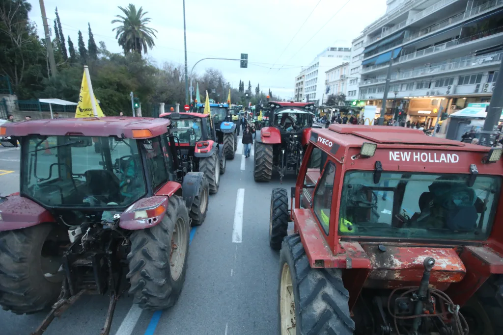 Δυναμικό αγροτικό συλλαλητήριο με τρακτέρ στην Αθήνα- Θα διανυκτερεύσουν στο Σύνταγμα- Αιτήματα, δηλώσεις (εικόνες, vid) 16 6850712