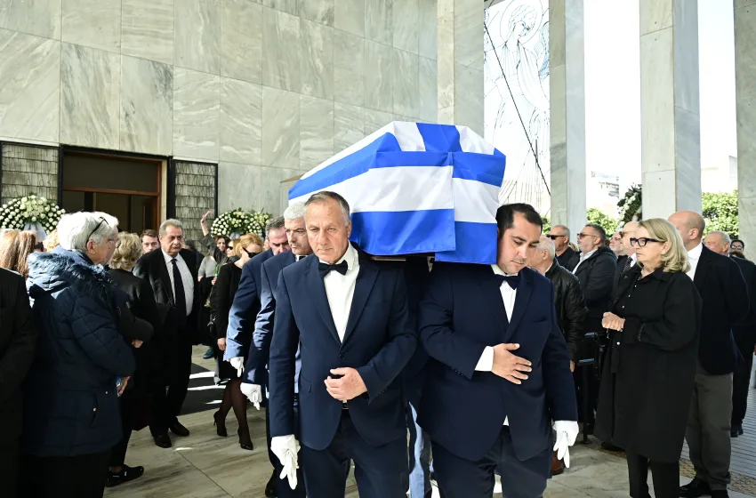  Πλήθος πολιτικών στο τελευταίο αντίο του Αναστάση Παπαληγούρα- Καραμανλής, Σαμαράς (εικόνες)