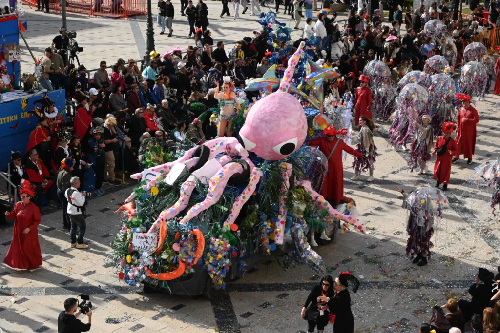 Απόκριες: 60.000 καρναβαλιστές στους δρόμους της Πάτρας–Ξέφρενο κέφι και εκδηλώσεις σε όλη την Ελλάδα 5 6865408