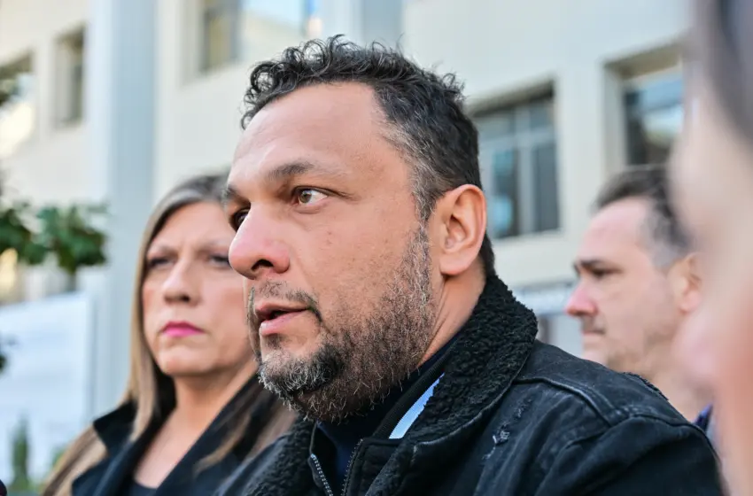  Ο Πάνος Ρούτσι διαψεύδει τα περί “έντασης” με την Μαρία Καρυστιανού στη συγκέντρωση για τα Τέμπη