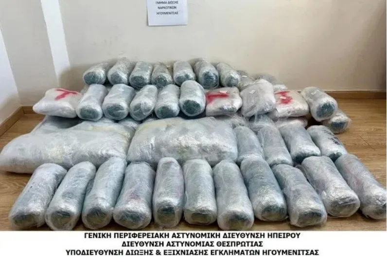  Φιλιάτες Θεσπρωτίας: Αστυνομικό μπλόκο σε 75 κιλά χασίς