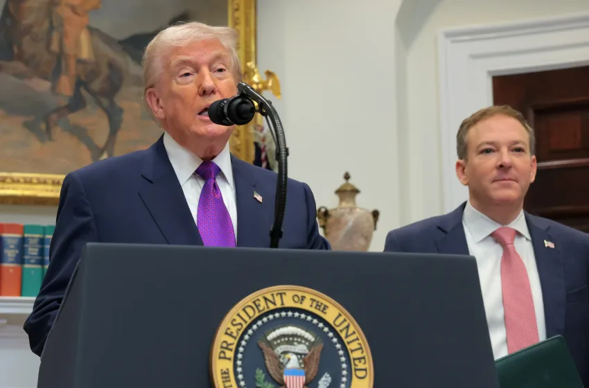  Τραμπ: Η “μεγαλύτερη απορρύθμιση στην ιστορία” – Καταργεί τους περιβαλλοντικούς κανόνες για χάρη των βιομηχανιών