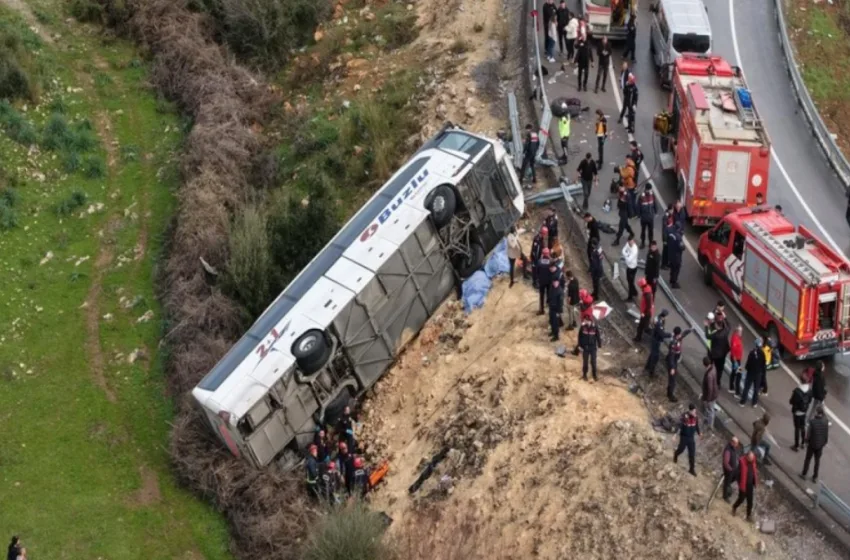  Αττάλεια: Τροχαίο δυστύχημα με λεωφορείo-Τουλάχιστον 8 νεκροί και 26 τραυματίες (vid)