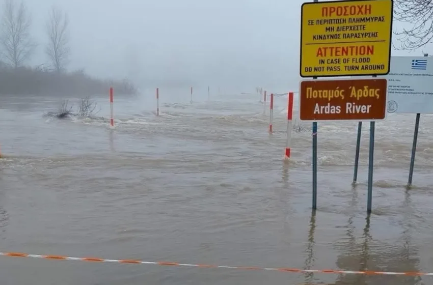  Ανεβαίνει η στάθμη στον Έβρο: Υπερχείλισαν ποτάμια λόγω των πλημμυρών – Φόβος για τα αναχώματα