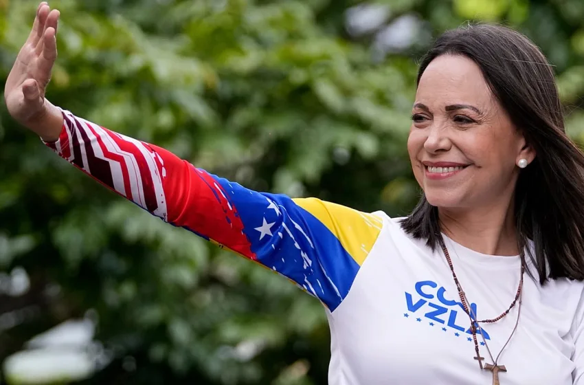  Βενεζουέλα: Η Μαρία Κορίνα Ματσάδο επιμένει στην επιστροφή της παρά τη σύλληψη του συνεργάτη της