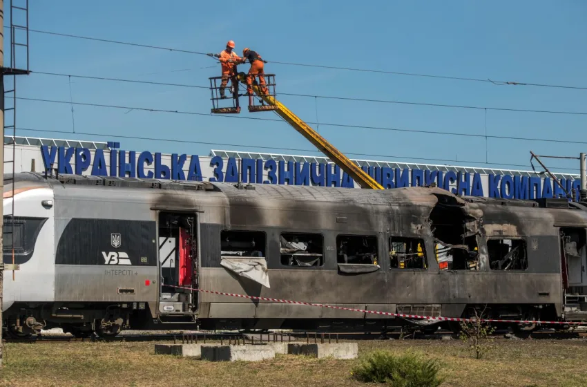  Ζελένσκι: Μετά τις ενεργειακές υποδομές η Ρωσία  χτυπάει το σιδηροδρομικό δίκτυο
