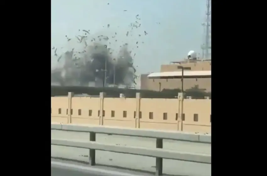  Η στιγμή που ιρανικοί πύραυλοι χτυπούν την βάση του 5ου Στόλου των ΗΠΑ στο Μπαχρέιν