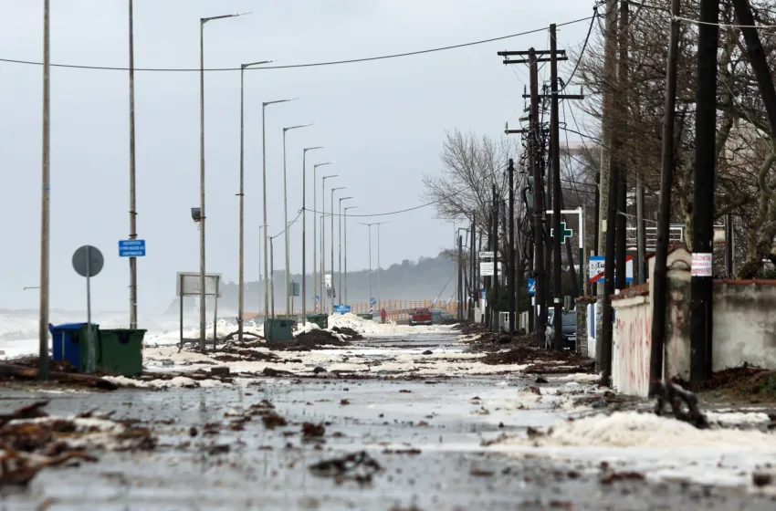  Αγιόκαμπος: Πλημμύρισαν σπίτια, αυλές και δρόμοι-Βιβλική καταστροφή από τους τόνους λάσπης 