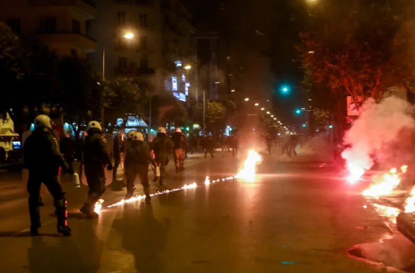  ΑΠΘ: “Επεισόδια από εξτρεμιστικά στοιχεία-Καμία άδεια για πάρτι”-Πάνω από 300 προσαγωγές