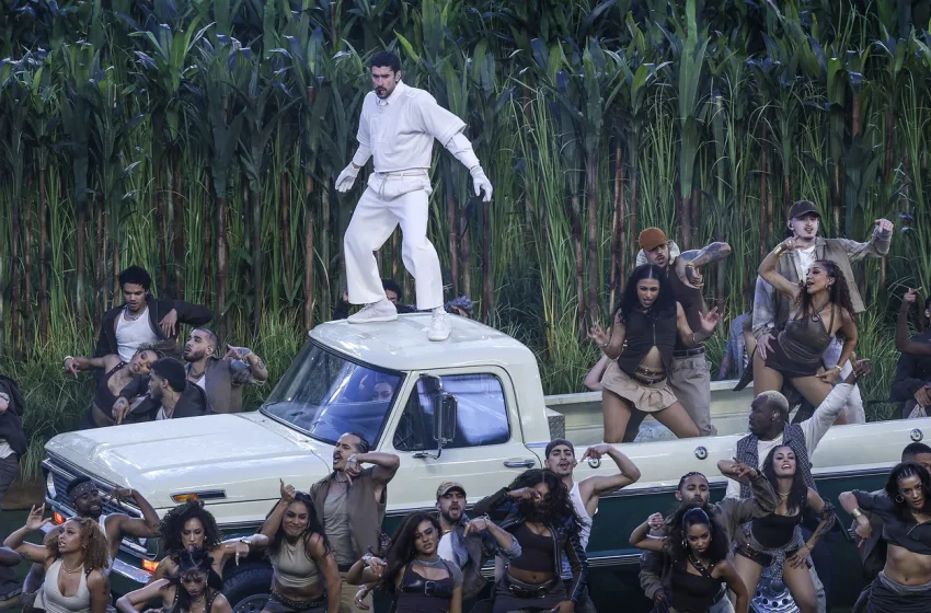  Bad Bunny:Η πολιτική παρέμβαση στο Super Bowl εξόργισε τον Τραμπ-Ο Πορτορικανός ράπερ δίδαξε… αμερικανική ιστορία