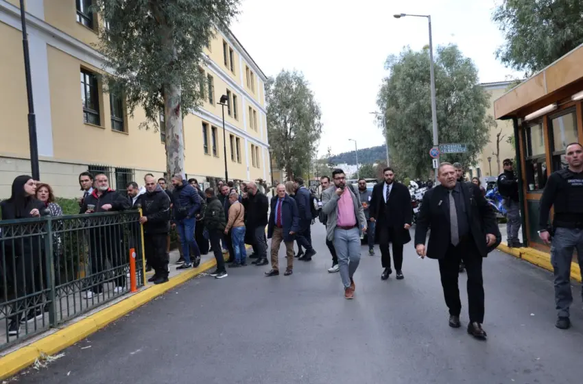  Συναγερμός στην Ευελπίδων-Τηλεφώνημα για βόμβα-Εκκενώθηκαν τα κτίρια, εκτροπές κυκλοφορίας