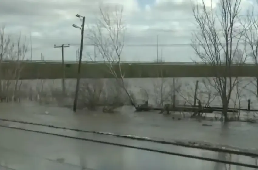  Σε κόκκινο συναγερμό ο Έβρος-Κάτω από το νερό 50.000 στρέμματα