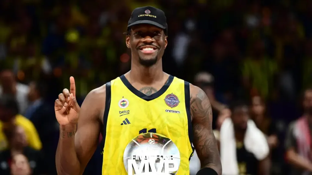 hayes davis 1200x675 1