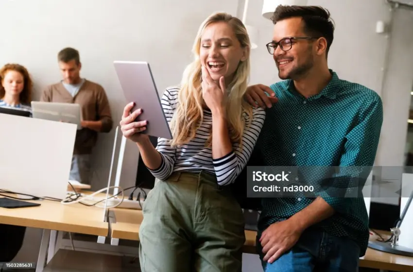  Workmonitor: Ένας στους δύο εργαζόμενους ψάχνει δεύτερη δουλειά για να τα βγάλει πέρα- Ποιότητα ζωής και αμοιβή αναζητά η Generation Z