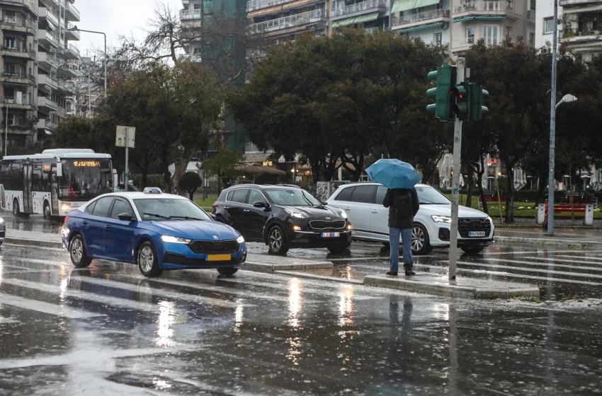  Κακοκαιρία με βροχές και καταιγίδες σήμερα Τσικνοπέμπτη-Σε ισχύ το έκτακτο της ΕΜΥ