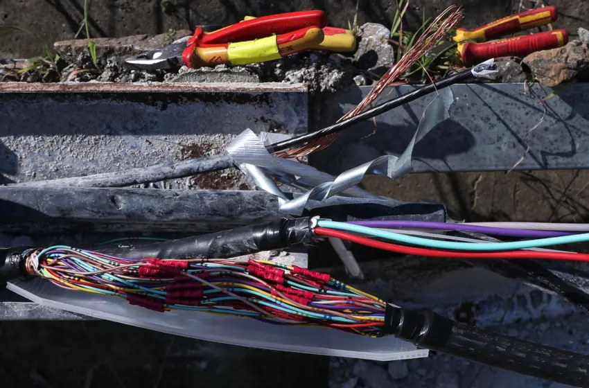  Η ΕΛΑΣ βλέπει επιχείρηση κλοπής και όχι δολιοφθορά πίσω από τα κομμένα καλώδια