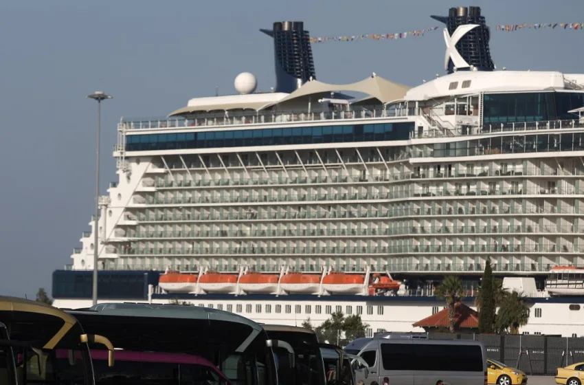  Ακυβέρνητο κρουαζιερόπλοιο στον Πειραιά – Παρέμβαση ρυμουλκών, προσωρινή απαγόρευση απόπλου