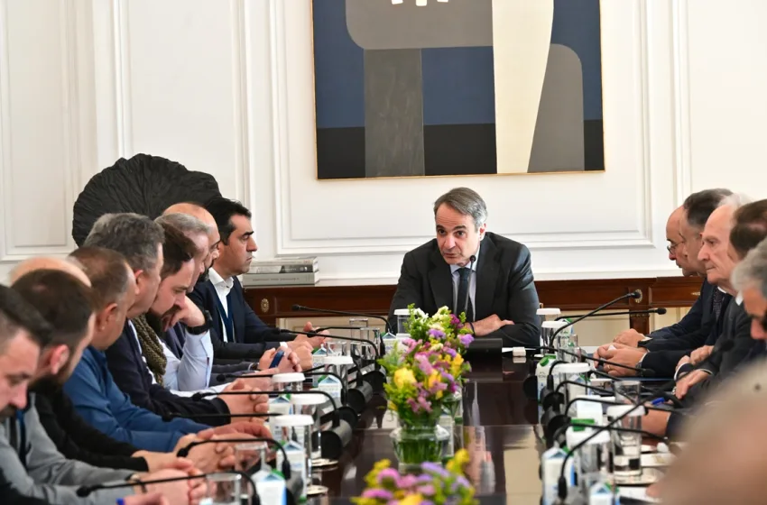  Μητσοτάκης σε κτηνοτρόφους: Αδιαπραγμάτευτη προτεραιότητα η στήριξη του κλάδου- Τι είπε για την ευλογιά