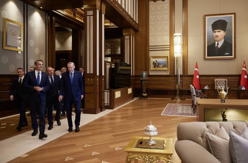  Συνάντηση Μητσοτάκη-Ερντογάν: Ανοιχτοί δίαυλοι επικοινωνίας, επιδίωξη για ήρεμα νερά με αμετακίνητες θέσεις για το Αιγαίο