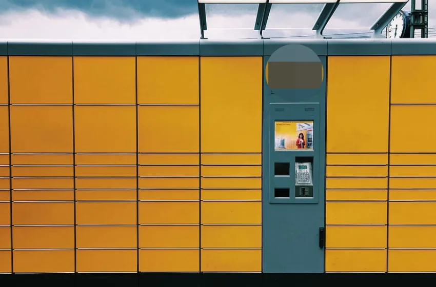  Τα parcel lockers ξεφυτρώνουν σαν μανιτάρια αφήνοντας σκιές για τη διαδικασία κατάληψης δημόσιου χώρου 