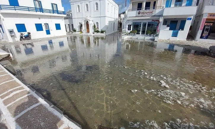 paros plhmmyra plateia