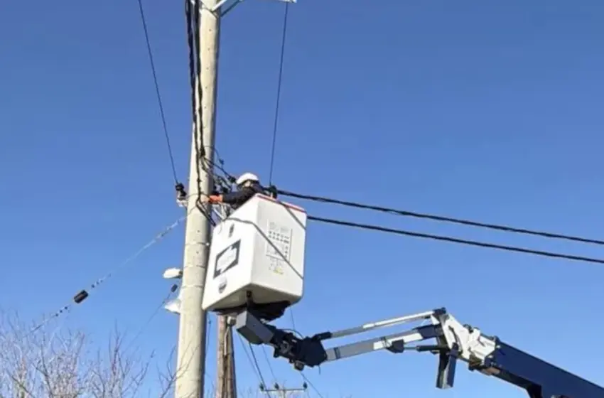  Αστυνομική επιχείρηση για ρευματοκλοπή στον Ασπρόπυργο, ξηλώθηκαν καλώδια 400 μέτρων