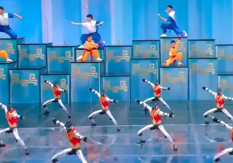  Κίνα: Εντυπωσιακή παράσταση από ρομπότ