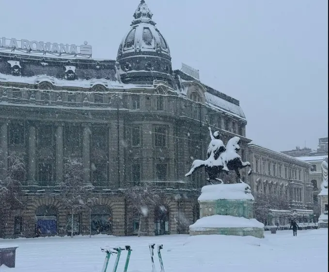  Στο έλεος του χιονιά η Ρουμανία: Αεροπλάνα καθηλωμένα, δρόμοι κλειστοί,διακοπές ρεύματος