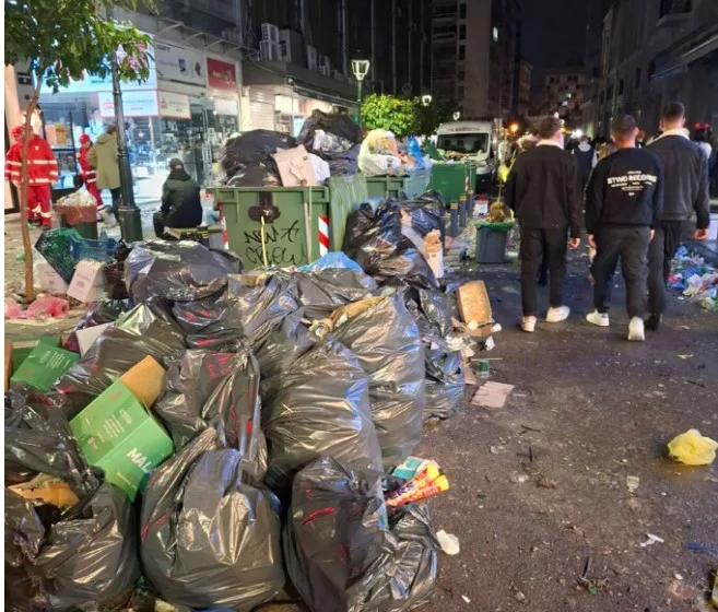  Θεσσαλονίκη: 15,5 τόνους περισσότερα σκουπίδια άφησε πίσω της η Τσικνοπέμπτη