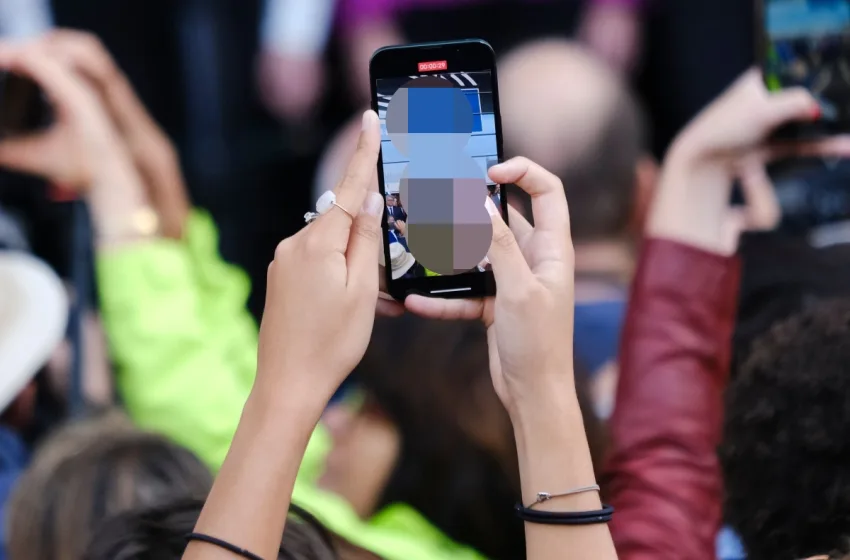  Reuters: Η Ελλάδα ανακοινώνει απαγόρευση των social σε παιδιά κάτω των 15 ετών