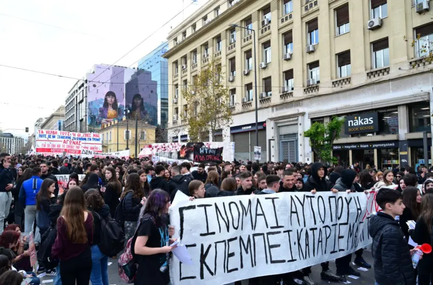  Τέμπη: Σε εξέλιξη το μαθητικό συλλαλητήριο στα Προπύλαια- “‘Η τα κέρδη τους ή οι ζωές μας”