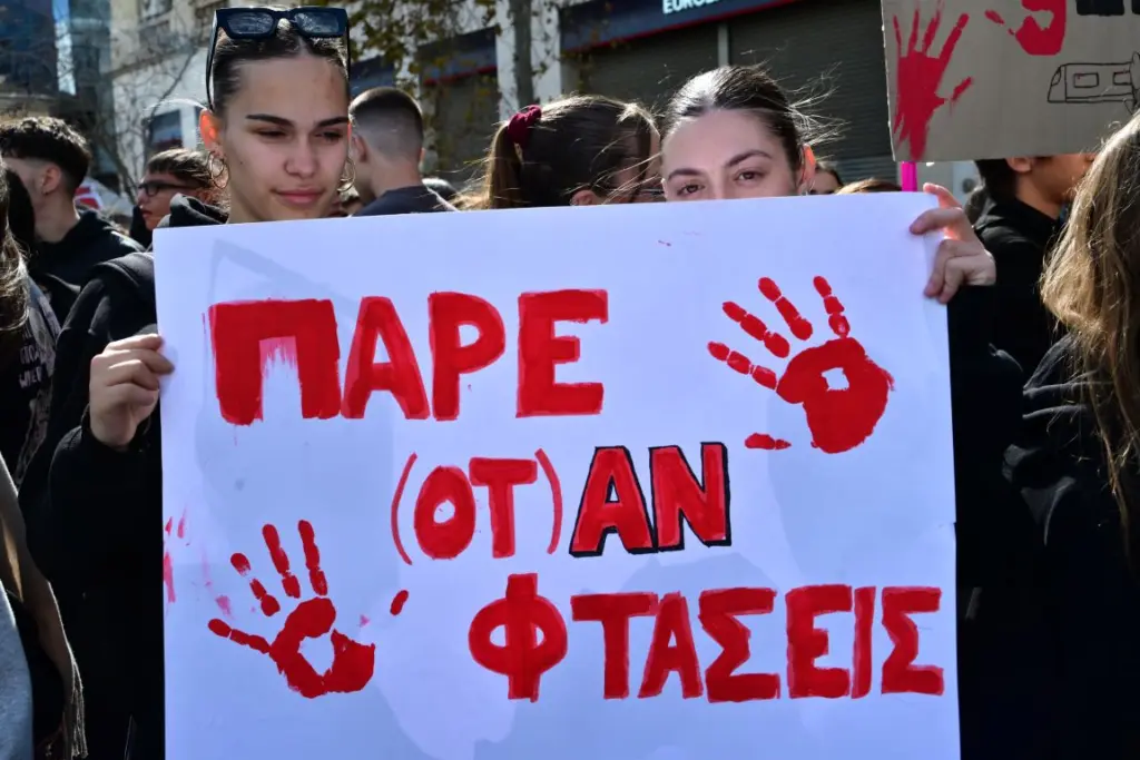 Τέμπη: Σε εξέλιξη το μαθητικό συλλαλητήριο στα Προπύλαια- "'Η τα κέρδη τους ή οι ζωές μας" 5 tempi1